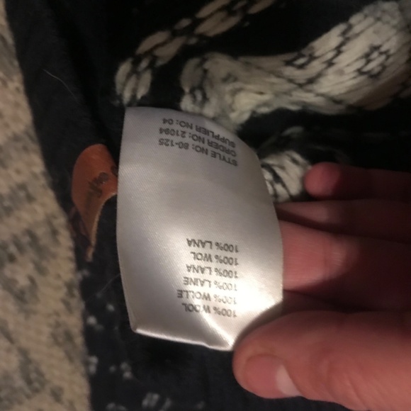 Scandinavian Wool Sweater - Picture 3 of 3